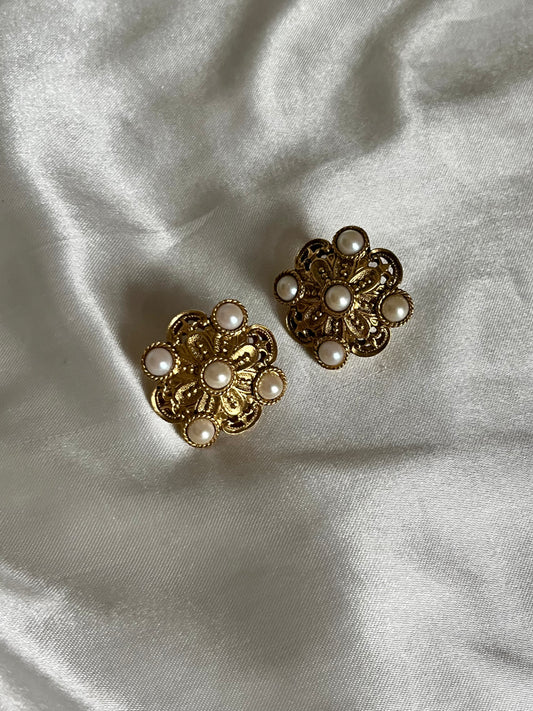 Vintage gold purple plastic earrings – Shopalexandersboutique